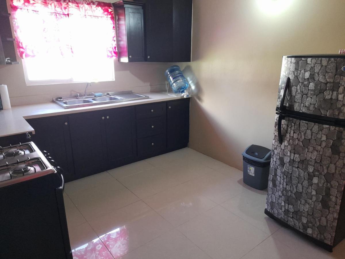 Loodik Vacation Home Brompton Manor Блэк-Ривер Экстерьер фото