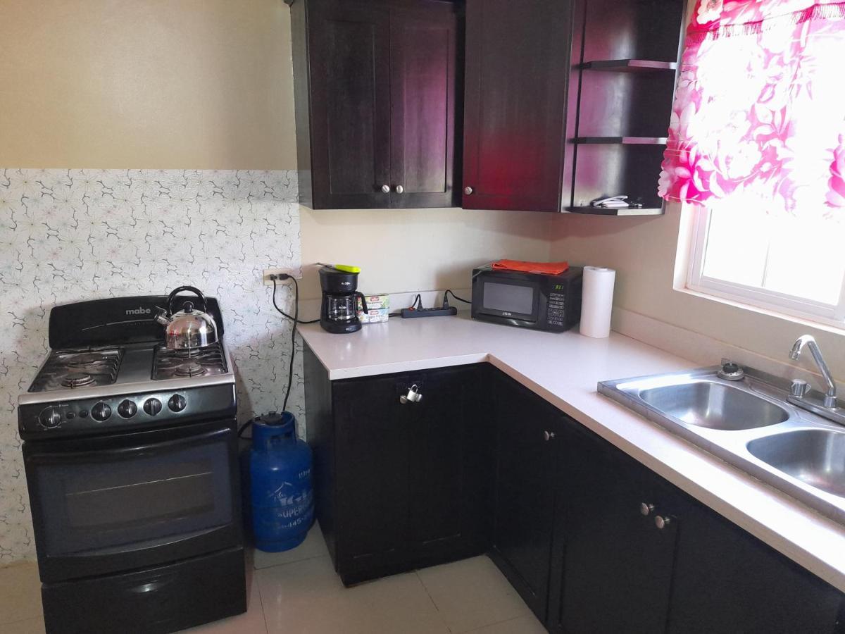 Loodik Vacation Home Brompton Manor Блэк-Ривер Экстерьер фото