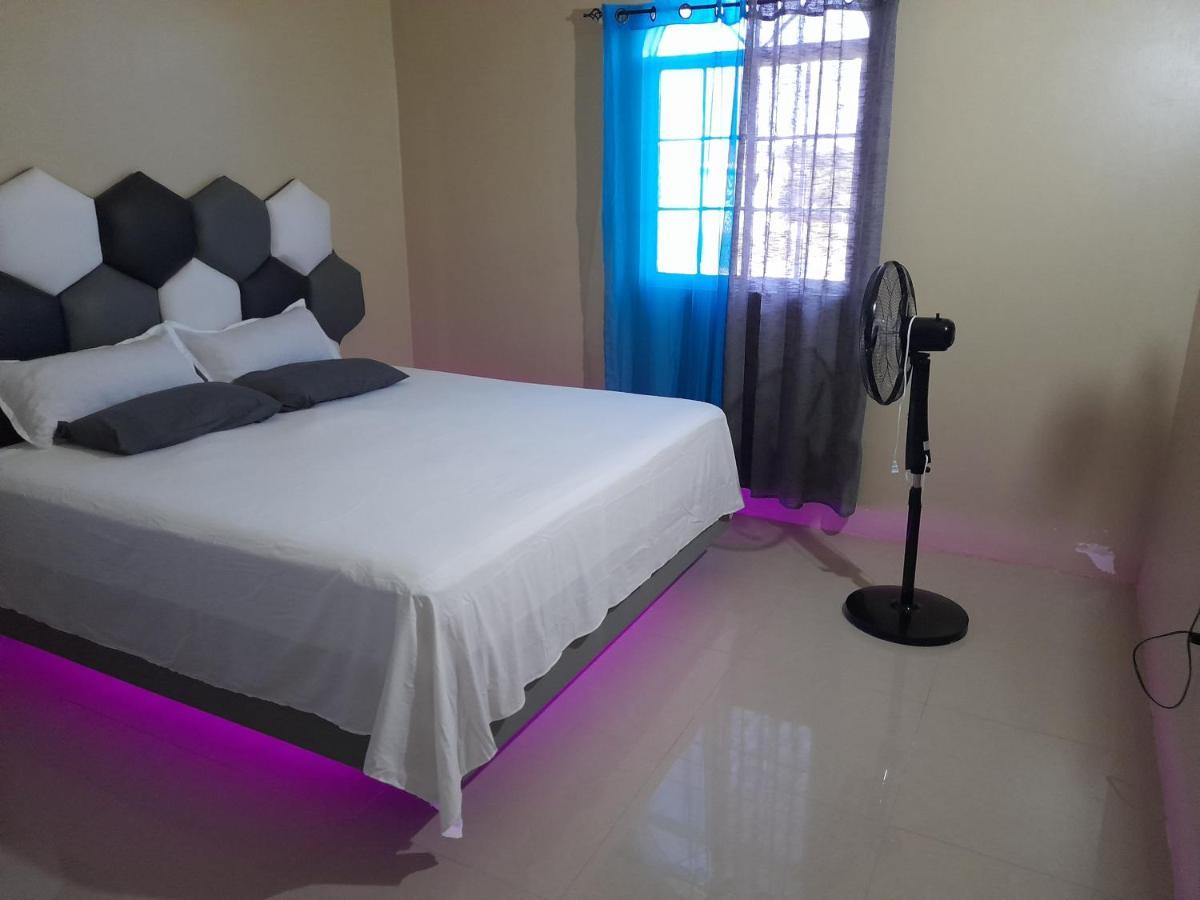 Loodik Vacation Home Brompton Manor Блэк-Ривер Экстерьер фото